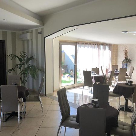 B&B Ramses Uta Экстерьер фото
